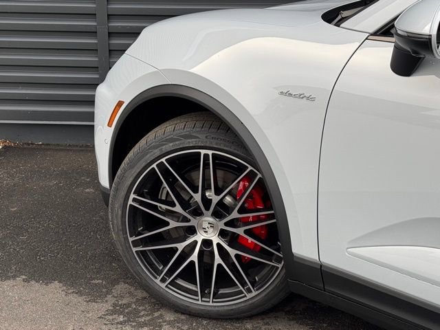 New 2025 Porsche Macan 4S Electric image 12