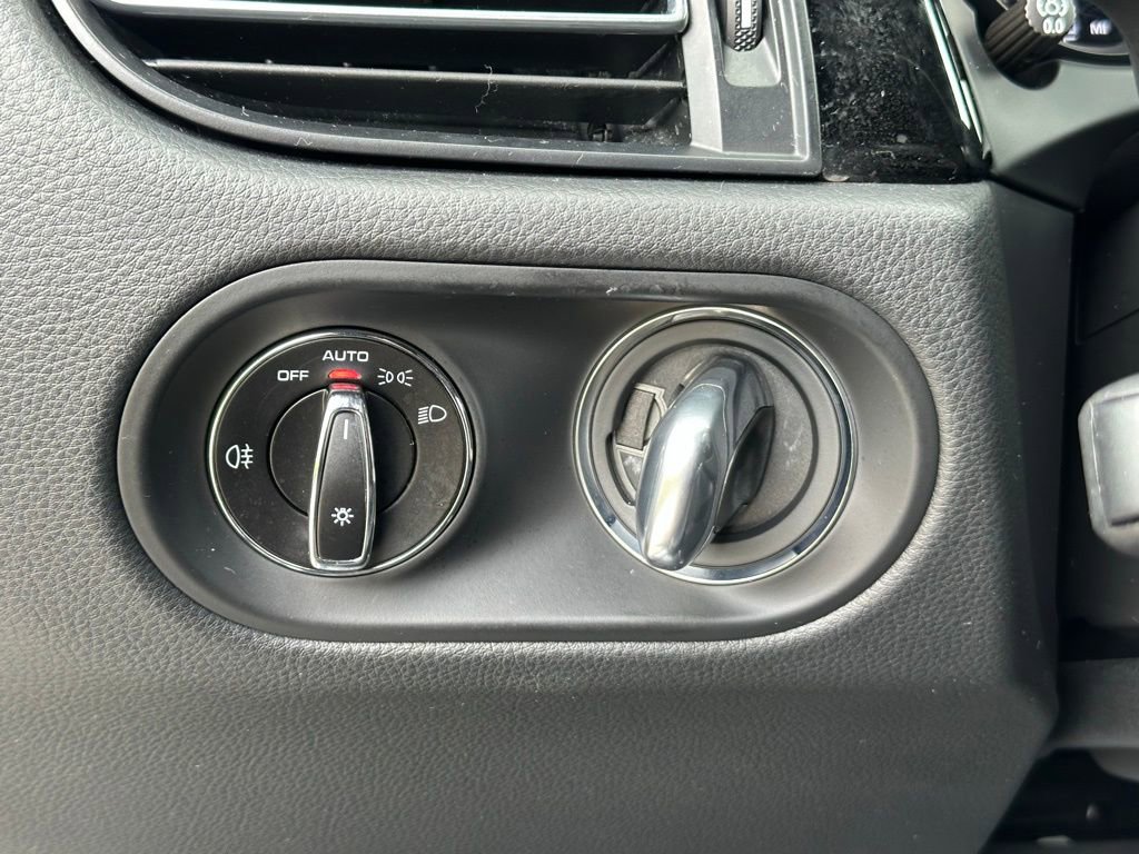 Certified 2023 Porsche Macan S image 33