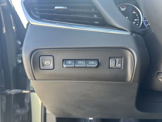 Used 2023 Buick Enclave Avenir w/ Avenir Technology Package image 18