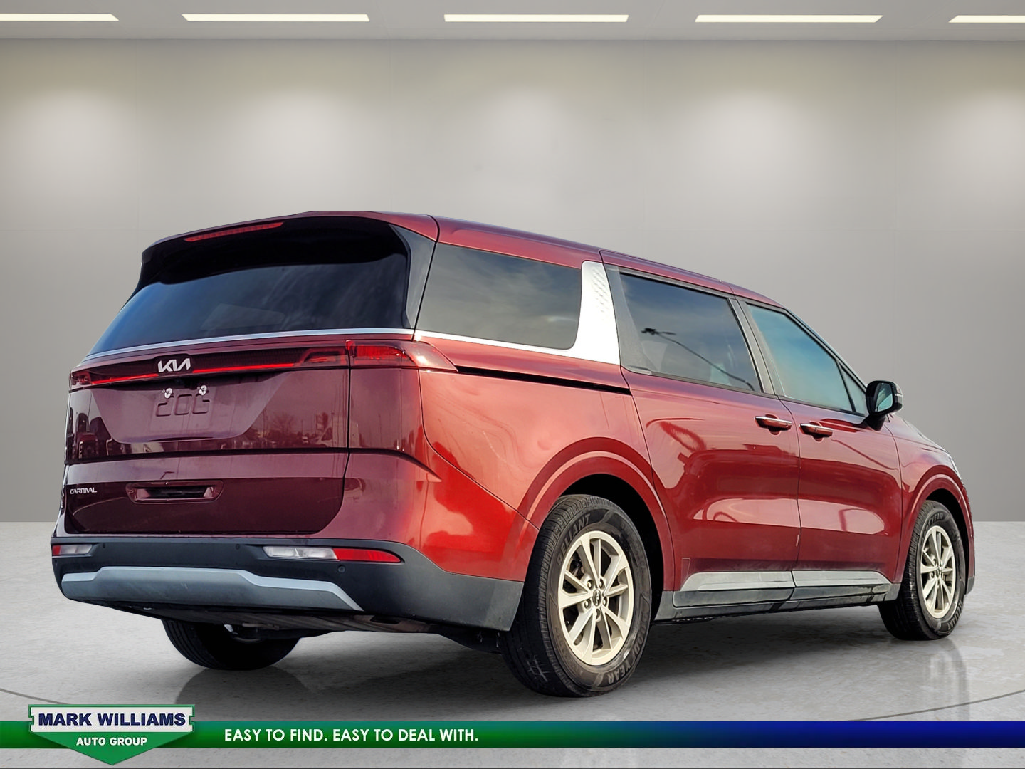 Used 2023 Kia Carnival LX FWD image 4