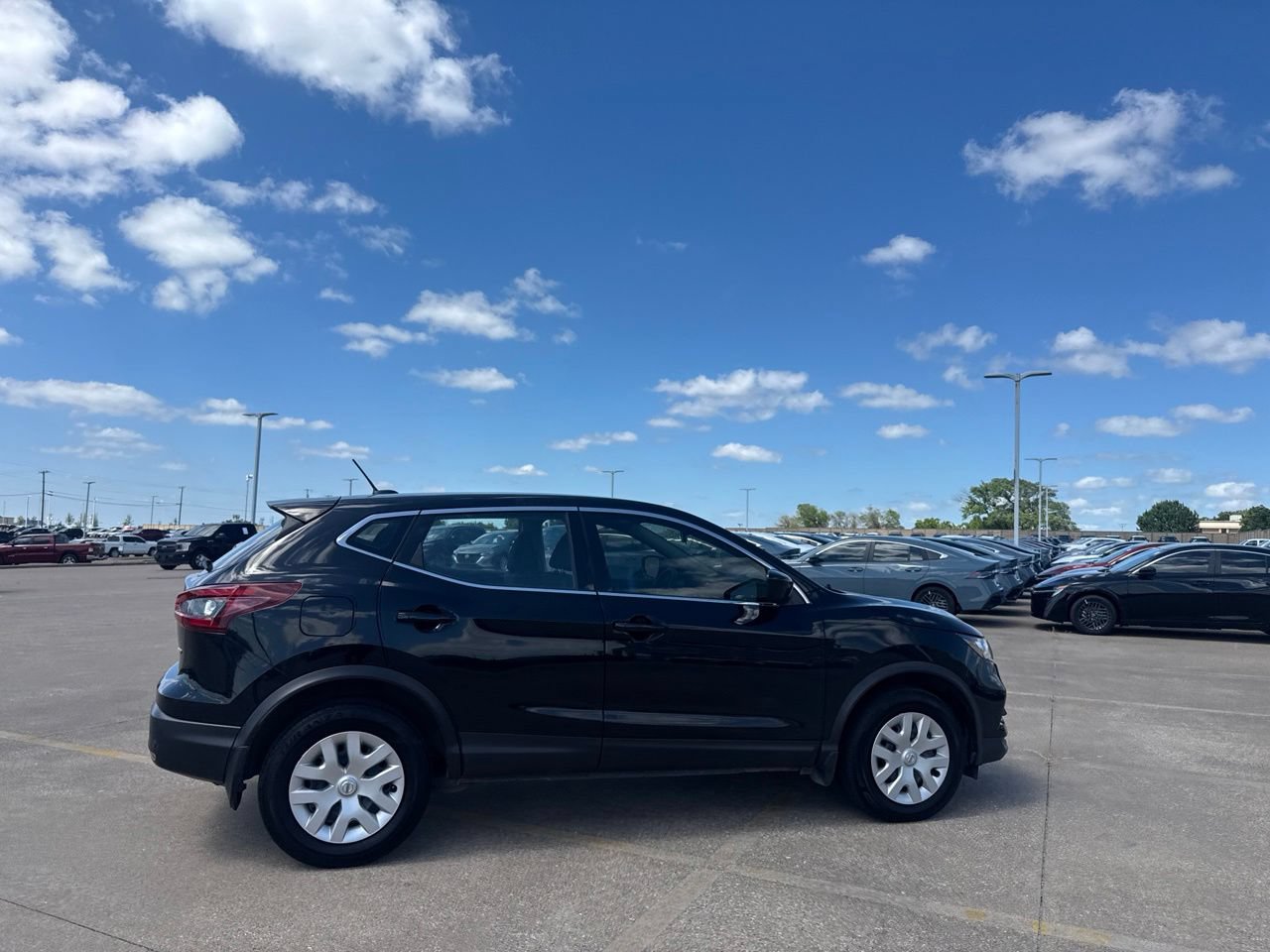 Used 2020 Nissan Rogue Sport S AWD/4WD image 23