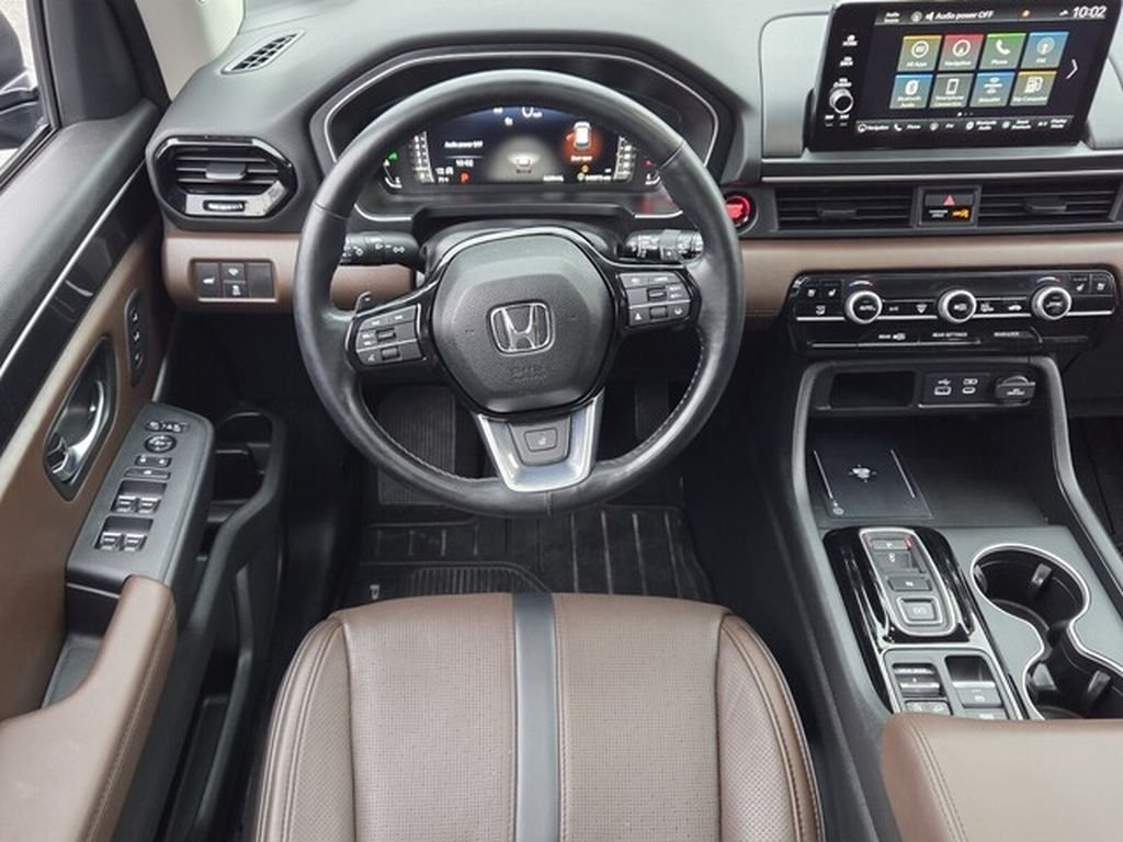 Used 2025 Honda Pilot Elite image 9