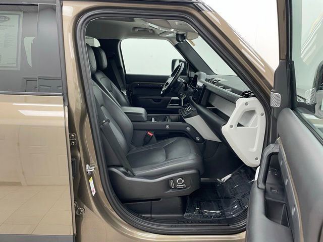 Used 2023 Land Rover Defender 130 SE image 17