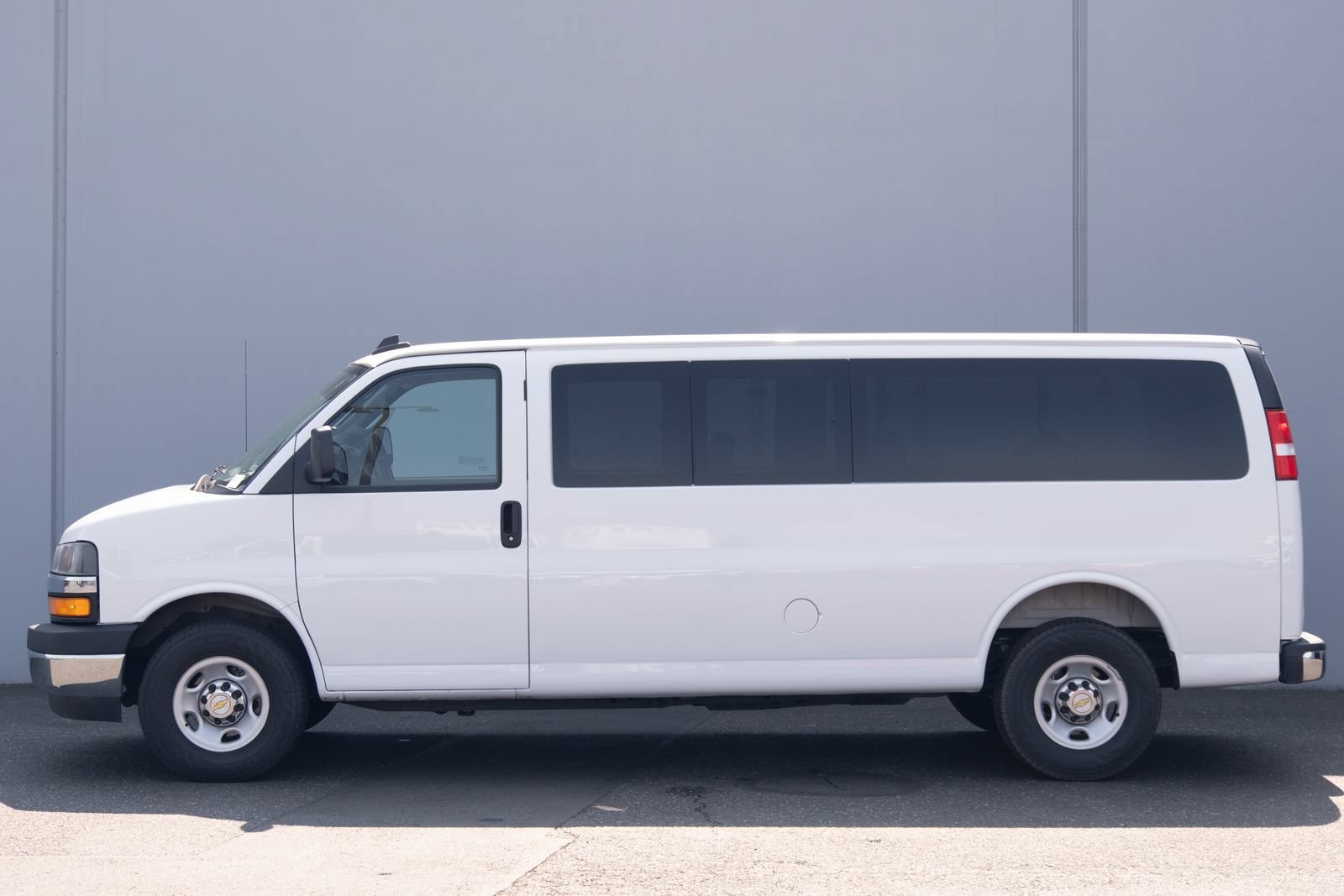Used 2025 Chevrolet Express 3500 LT w/ LT Preferred Equipment Group RWD image 19