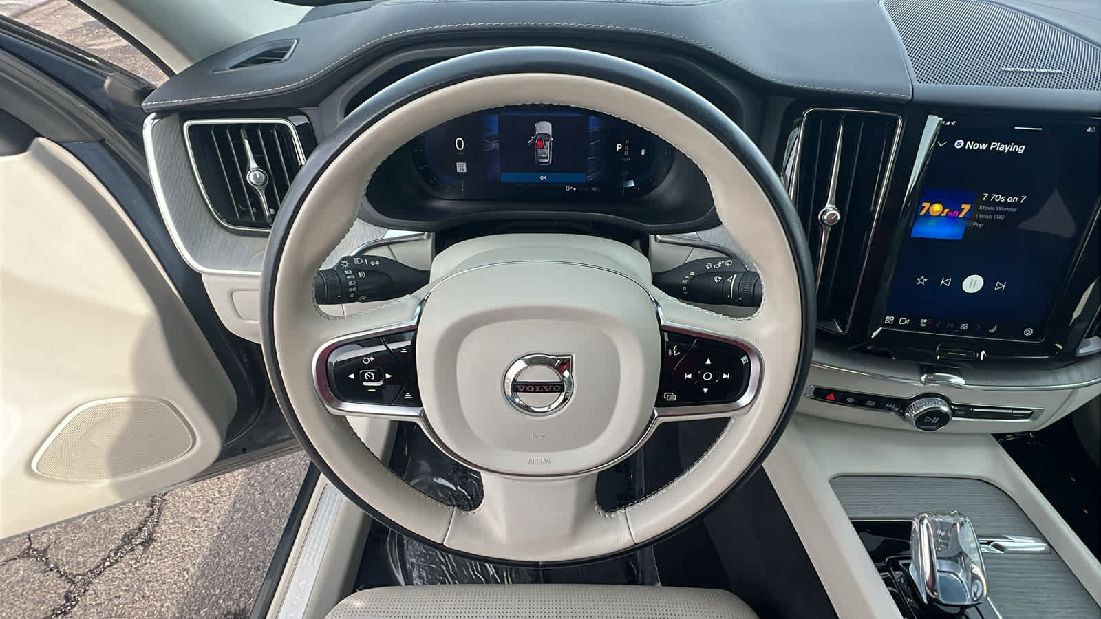 Used 2023 Volvo XC60 B6 Ultimate w/ Climate Package image 18