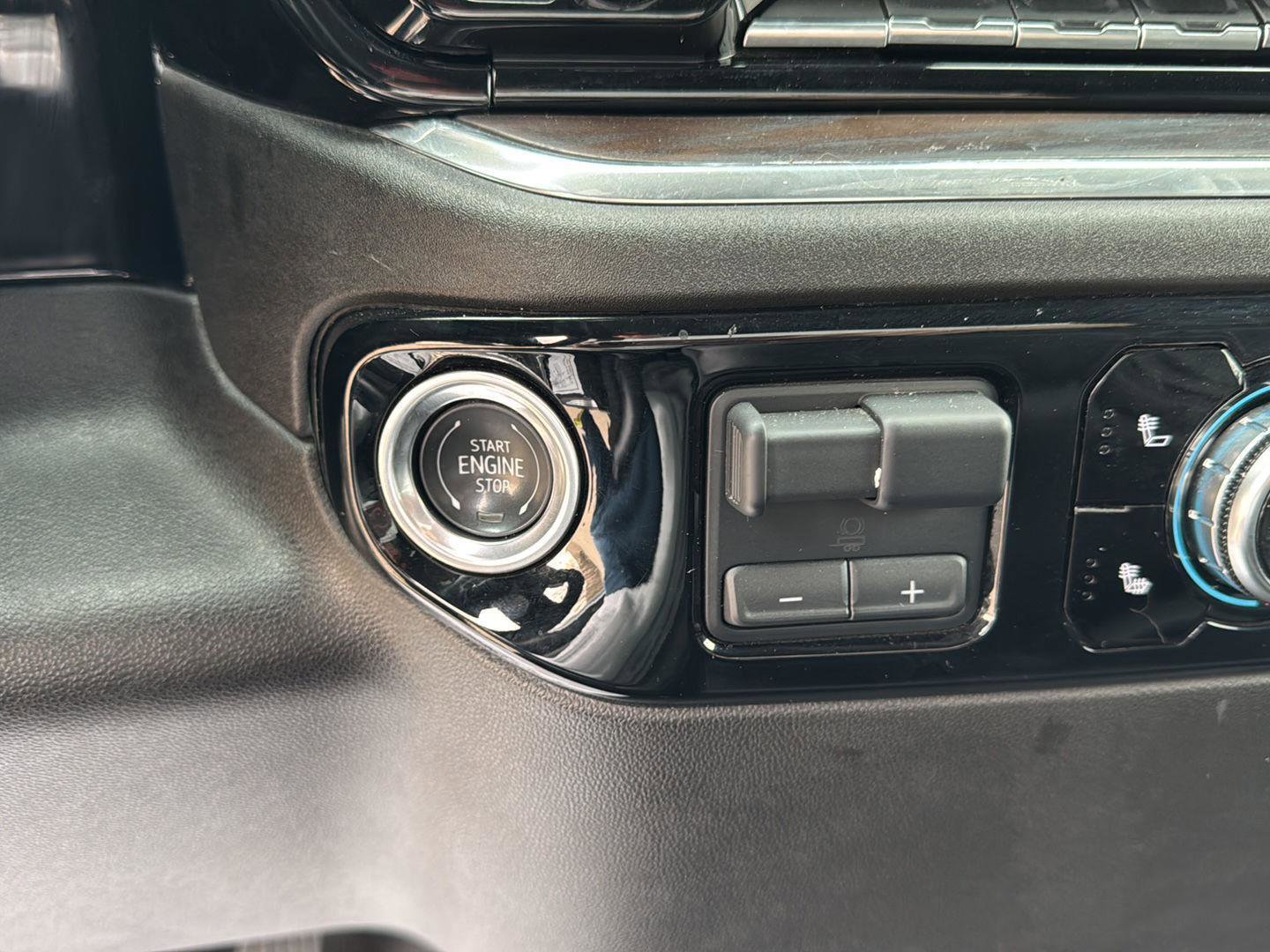 Used 2025 GMC Sierra 1500 SLT image 15