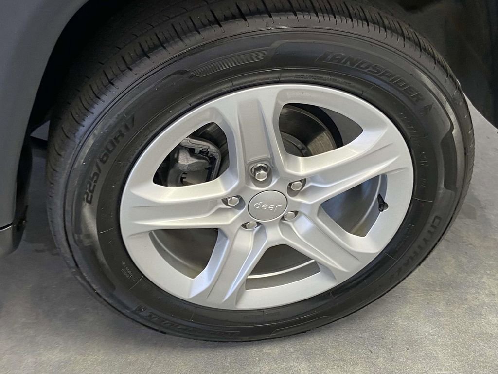 Used 2024 Jeep Compass Sport image 9