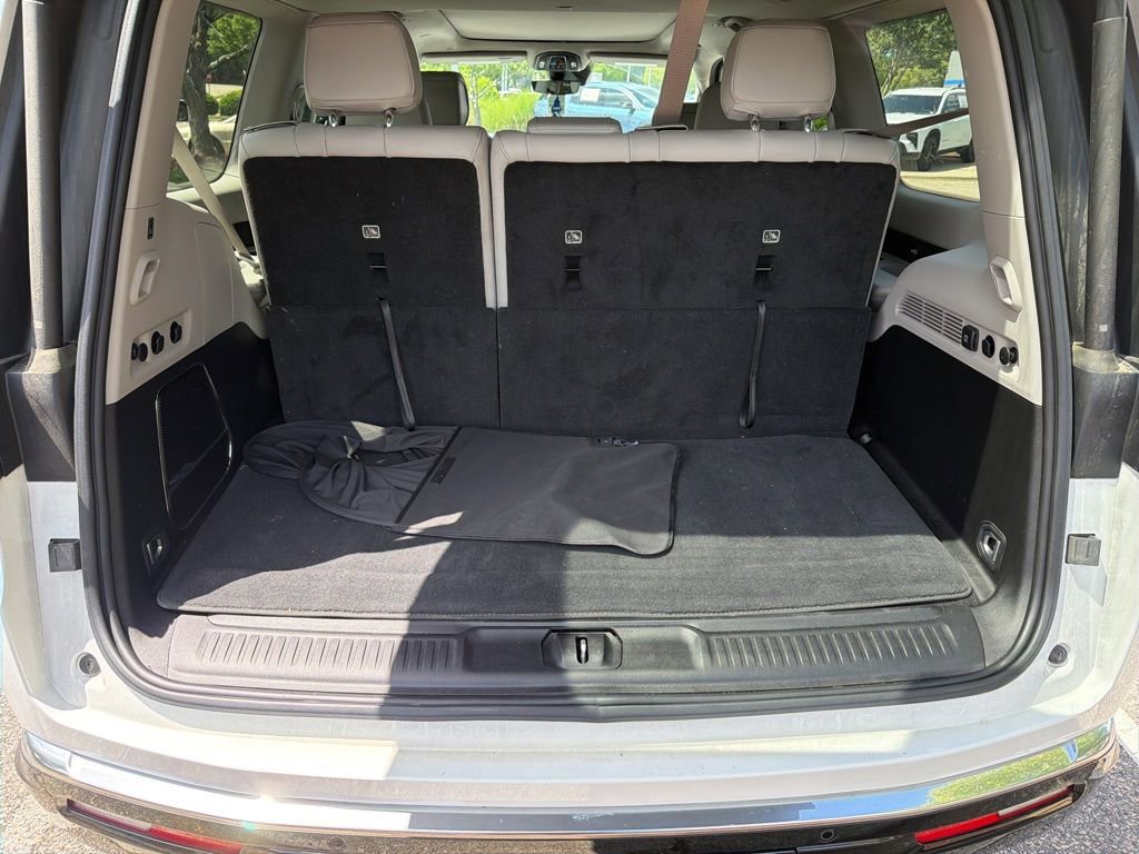 Used 2024 Jeep Wagoneer 2WD w/ Premium Group I image 30