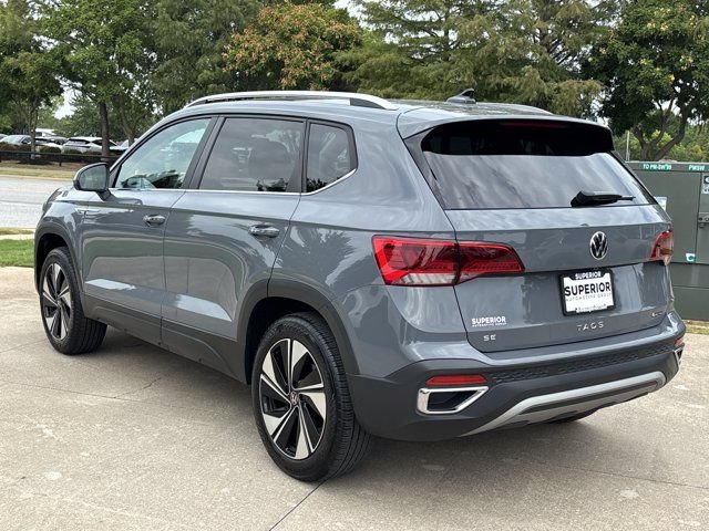 Used 2024 Volkswagen Taos SE w/ Panoramic Sunroof Package AWD/4WD image 9