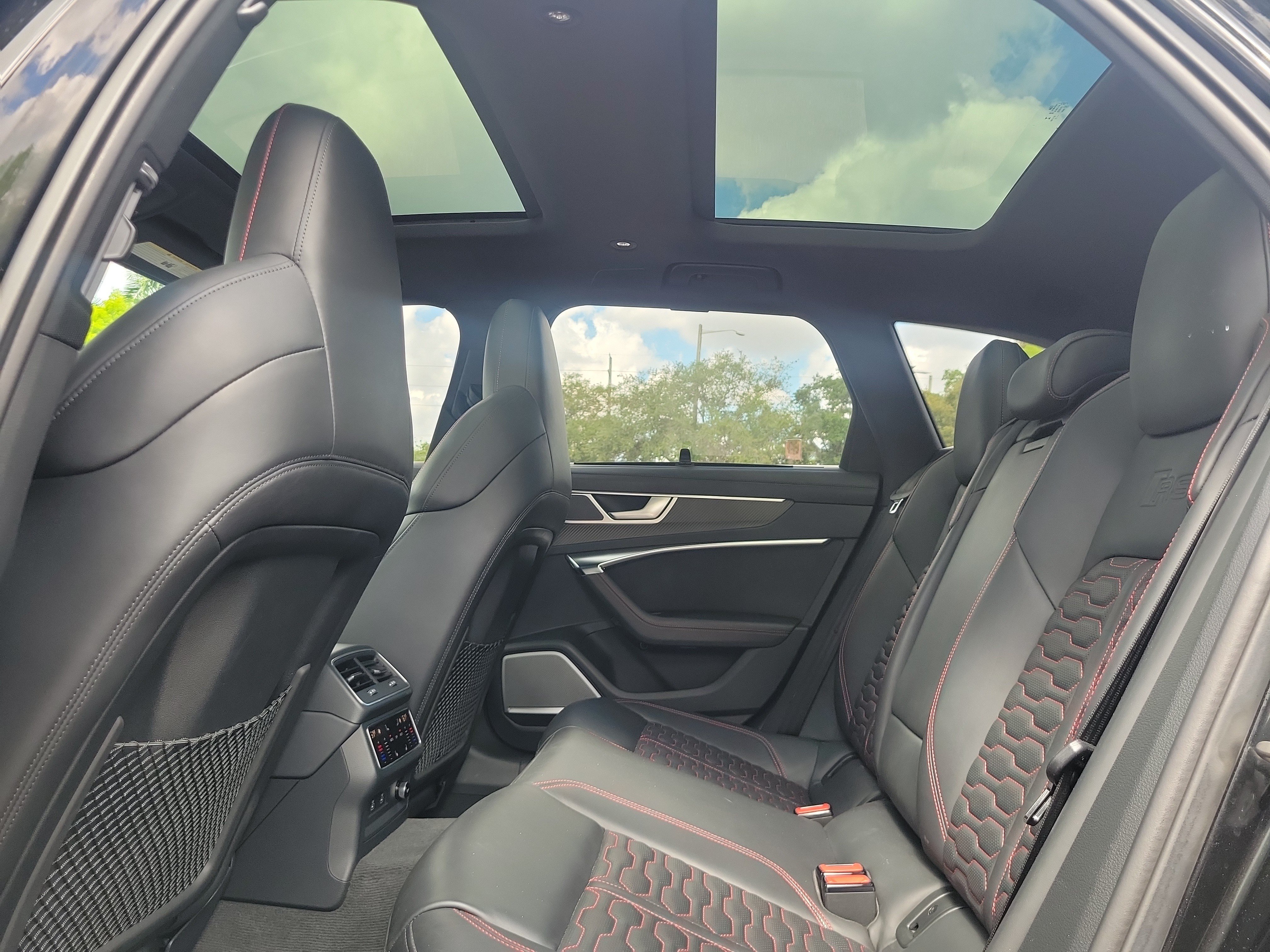 Used 2022 Audi RS 6 AWD/4WD image 11