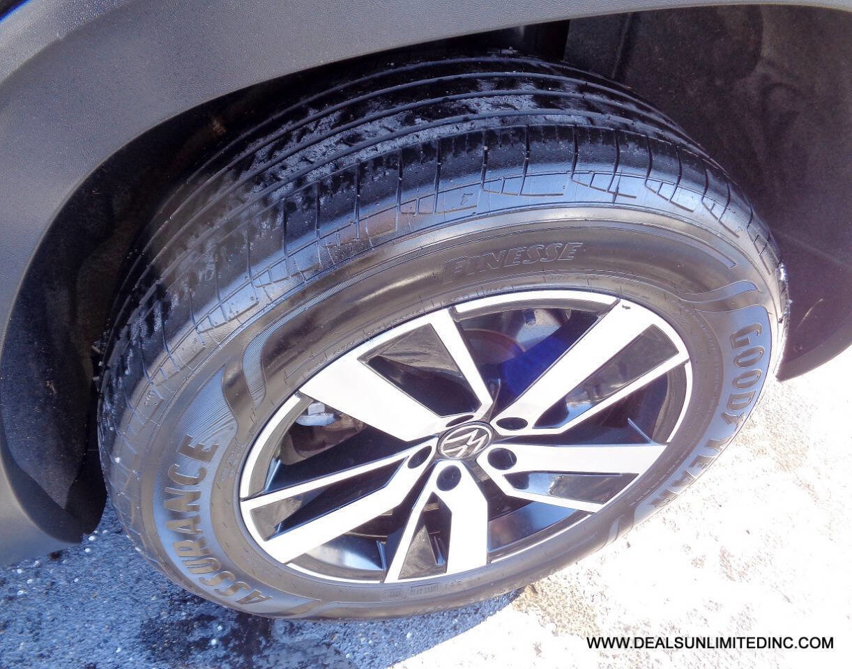 Used 2023 Volkswagen Atlas SE image 8