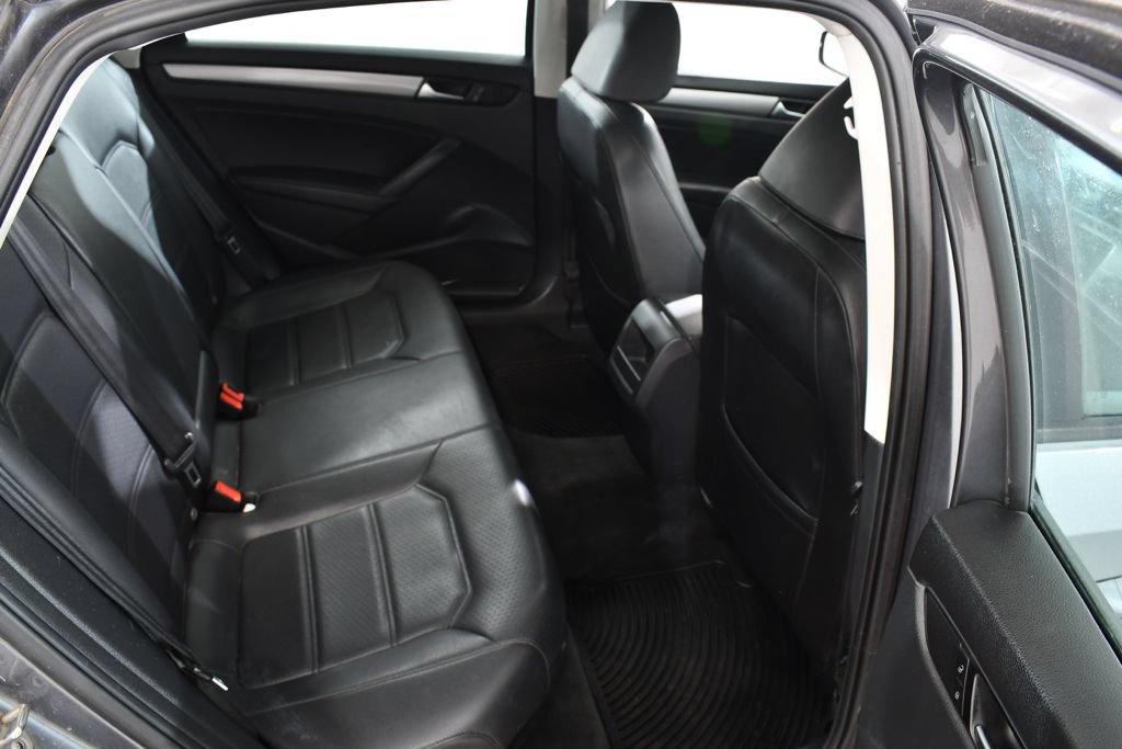 Used 2015 Volkswagen Passat 1.8T Wolfsburg Edition FWD image 19