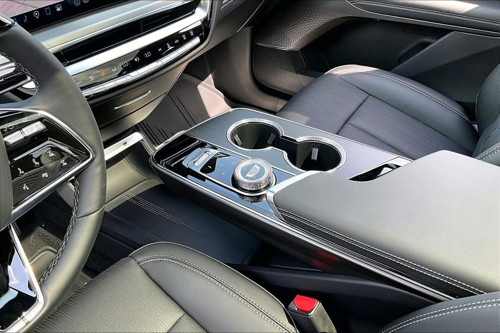New 2026 Cadillac Lyriq Luxury AWD/4WD image 8