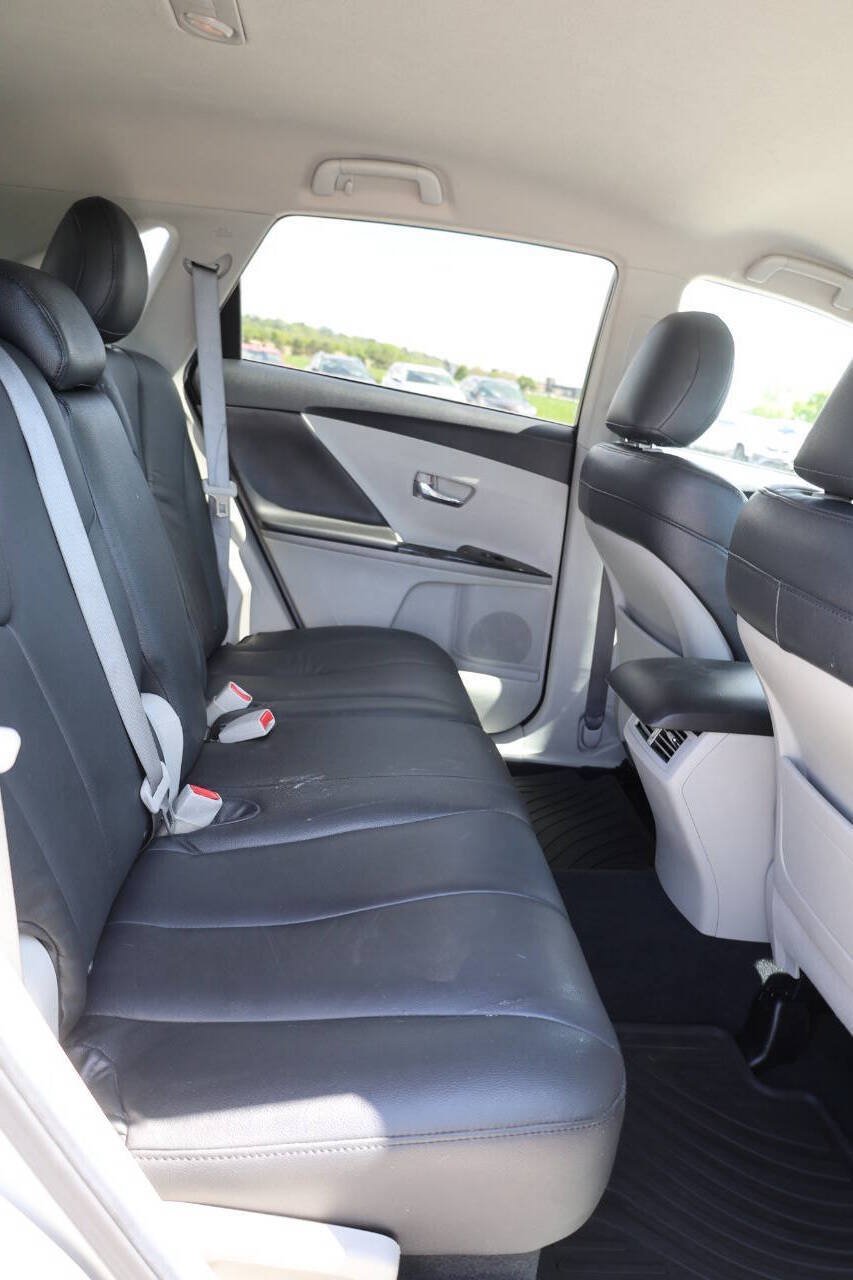 Used 2013 Toyota Venza LE AWD/4WD image 15