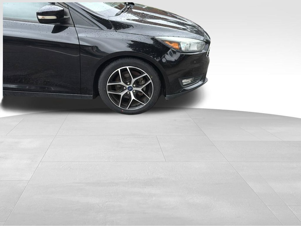 Used 2017 Ford Focus SEL FWD image 4