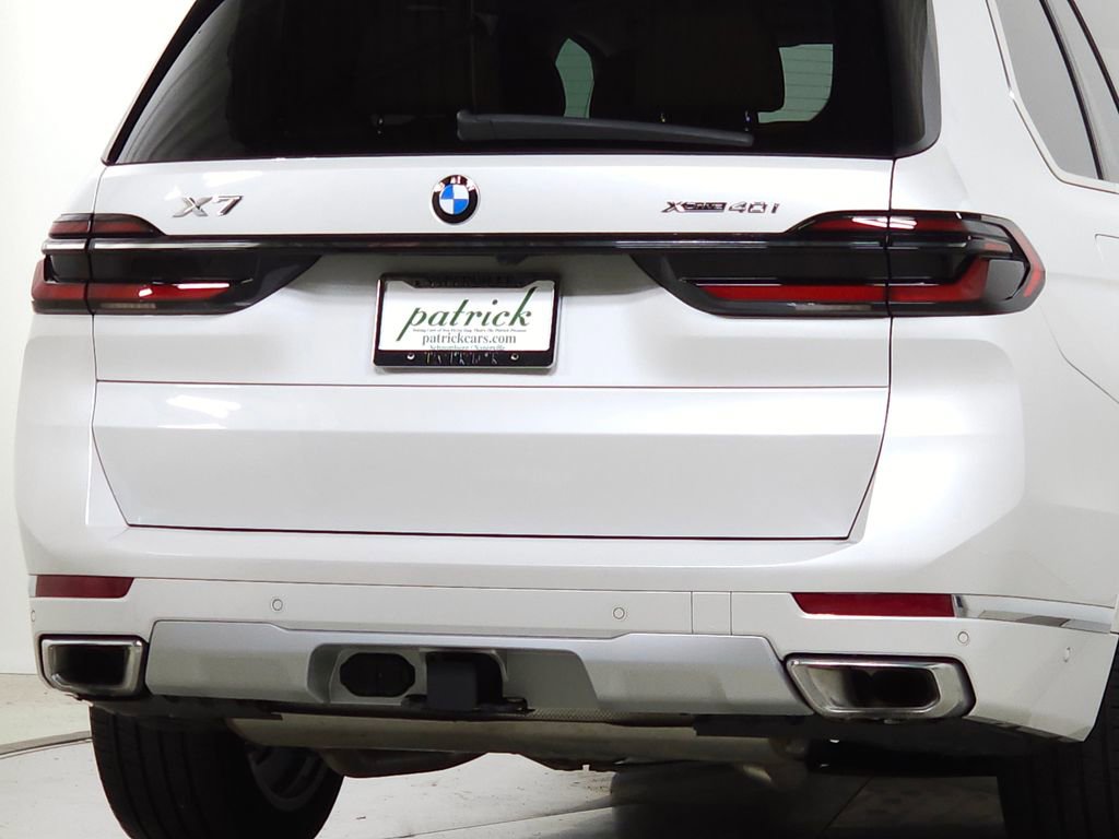 Used 2024 BMW X7 xDrive40i w/ Executive Package image 8