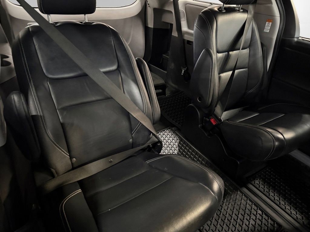 Used 2019 Toyota Sienna SE AWD/4WD image 19