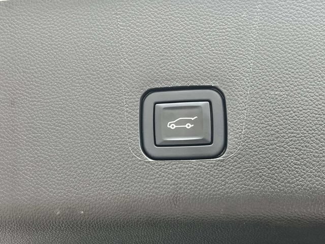 Used 2022 Chevrolet Traverse LT FWD image 22