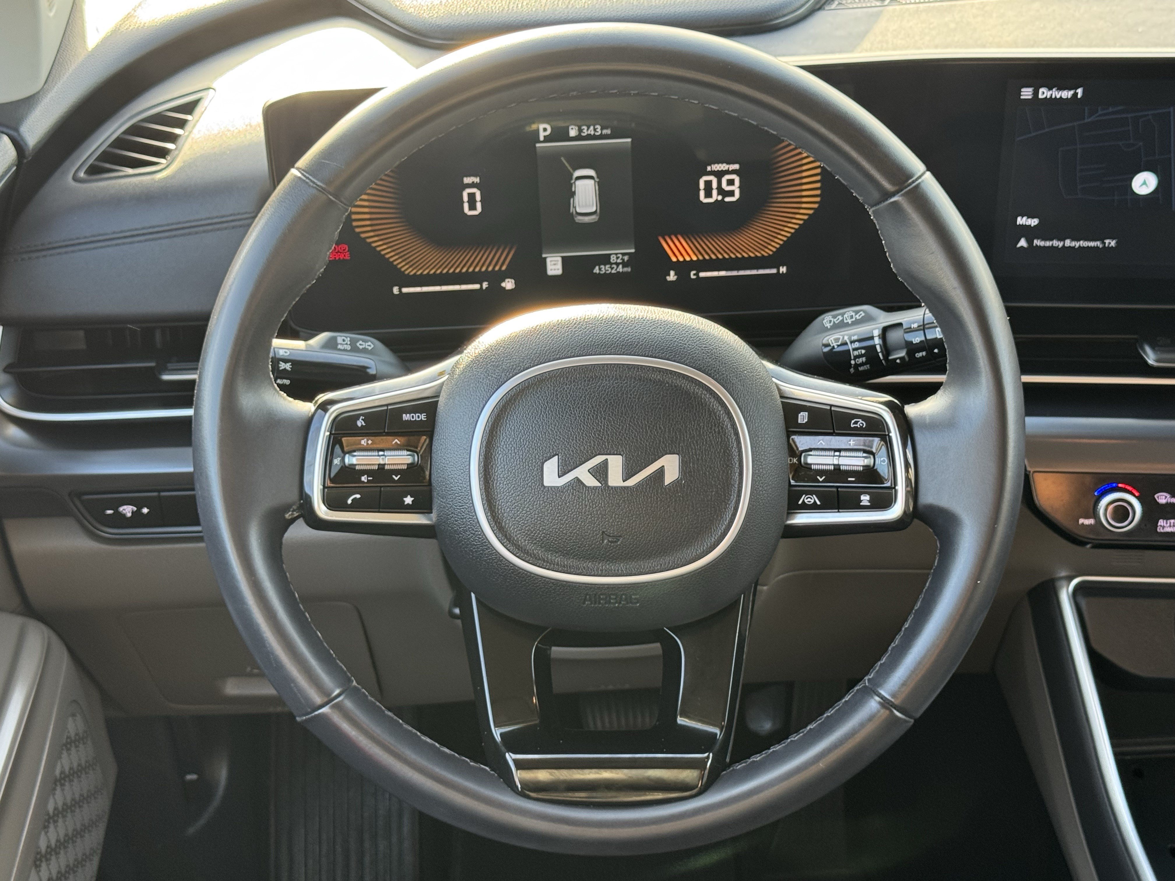 Used 2025 Kia Carnival FWD image 12