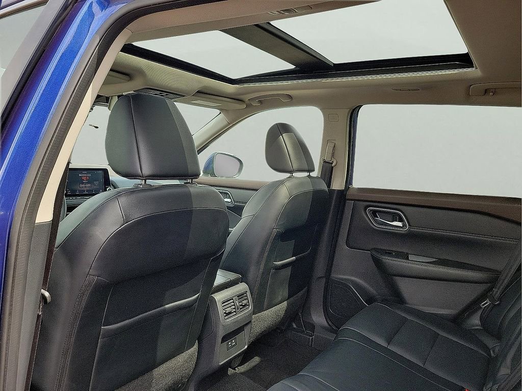 Used 2021 Nissan Rogue SV w/ Premium Package image 12