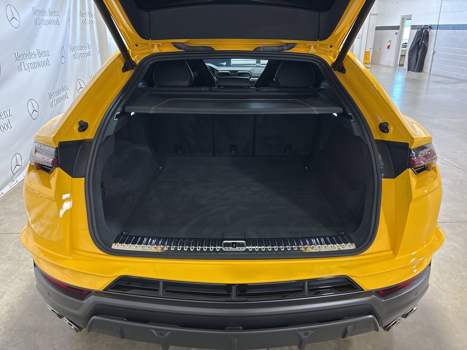 Used 2024 Lamborghini Urus Performante image 8