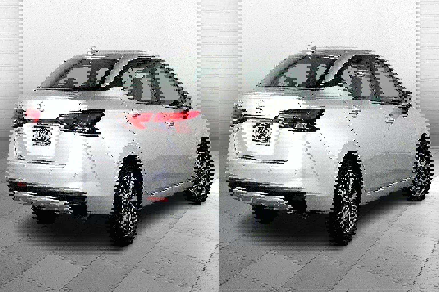 Used 2025 Nissan Versa SV image 13