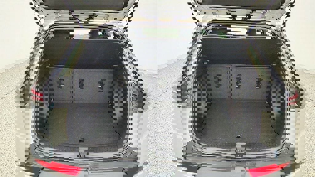 Used 2023 Chevrolet Bolt EUV LT w/ Comfort Package image 22