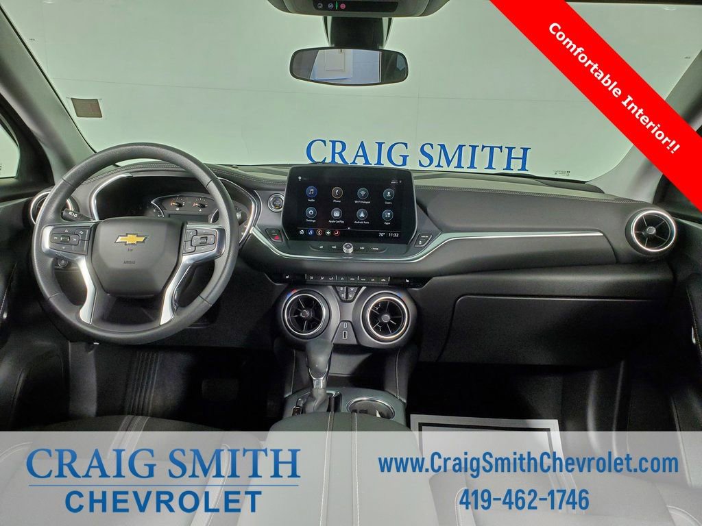 Used 2025 Chevrolet Blazer LT image 3