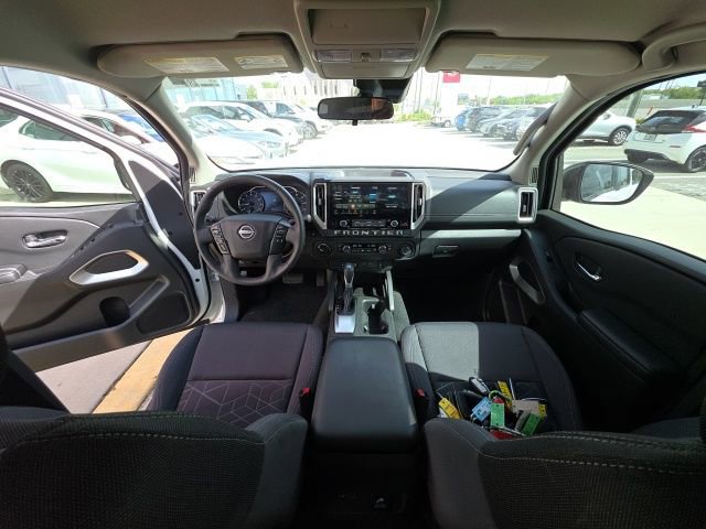 Used 2025 Nissan Frontier SV w/ SV Convenience Package image 27