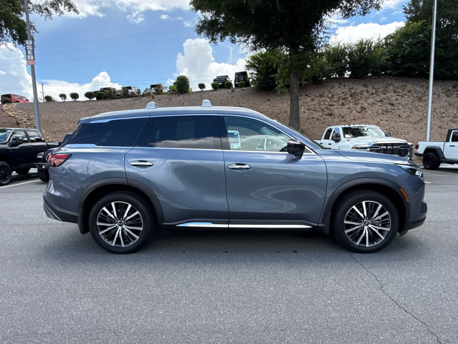 Used 2025 INFINITI QX60 Sensory AWD/4WD image 7