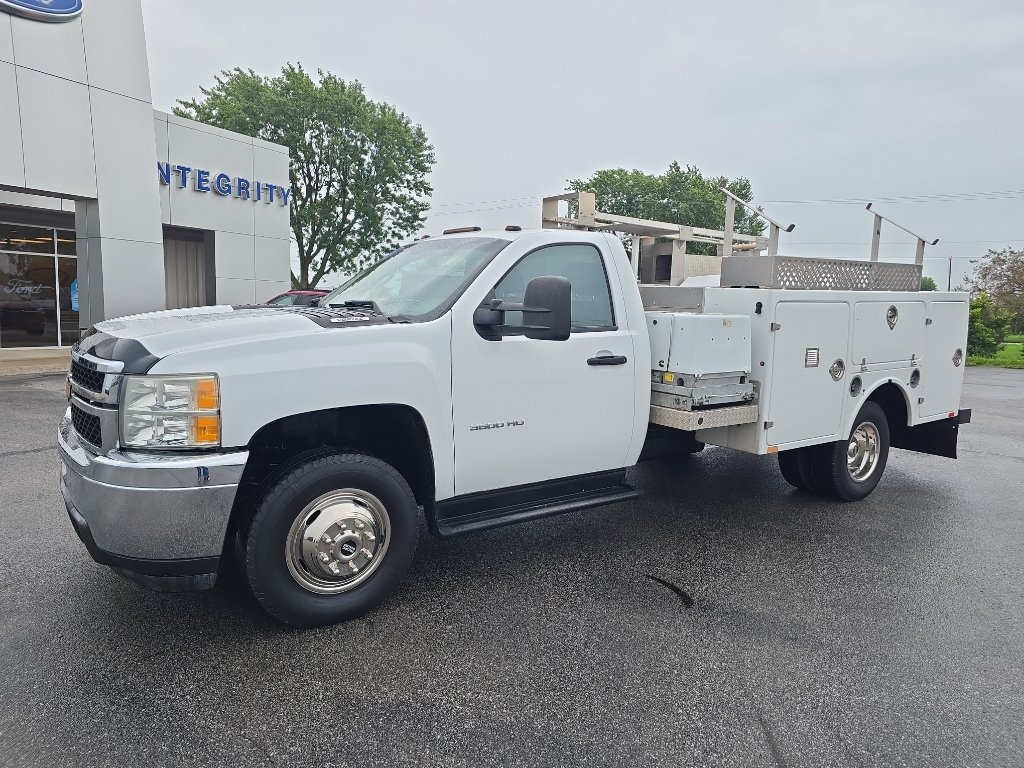 Used 2013 Chevrolet Silverado 3500 W/T RWD image 2