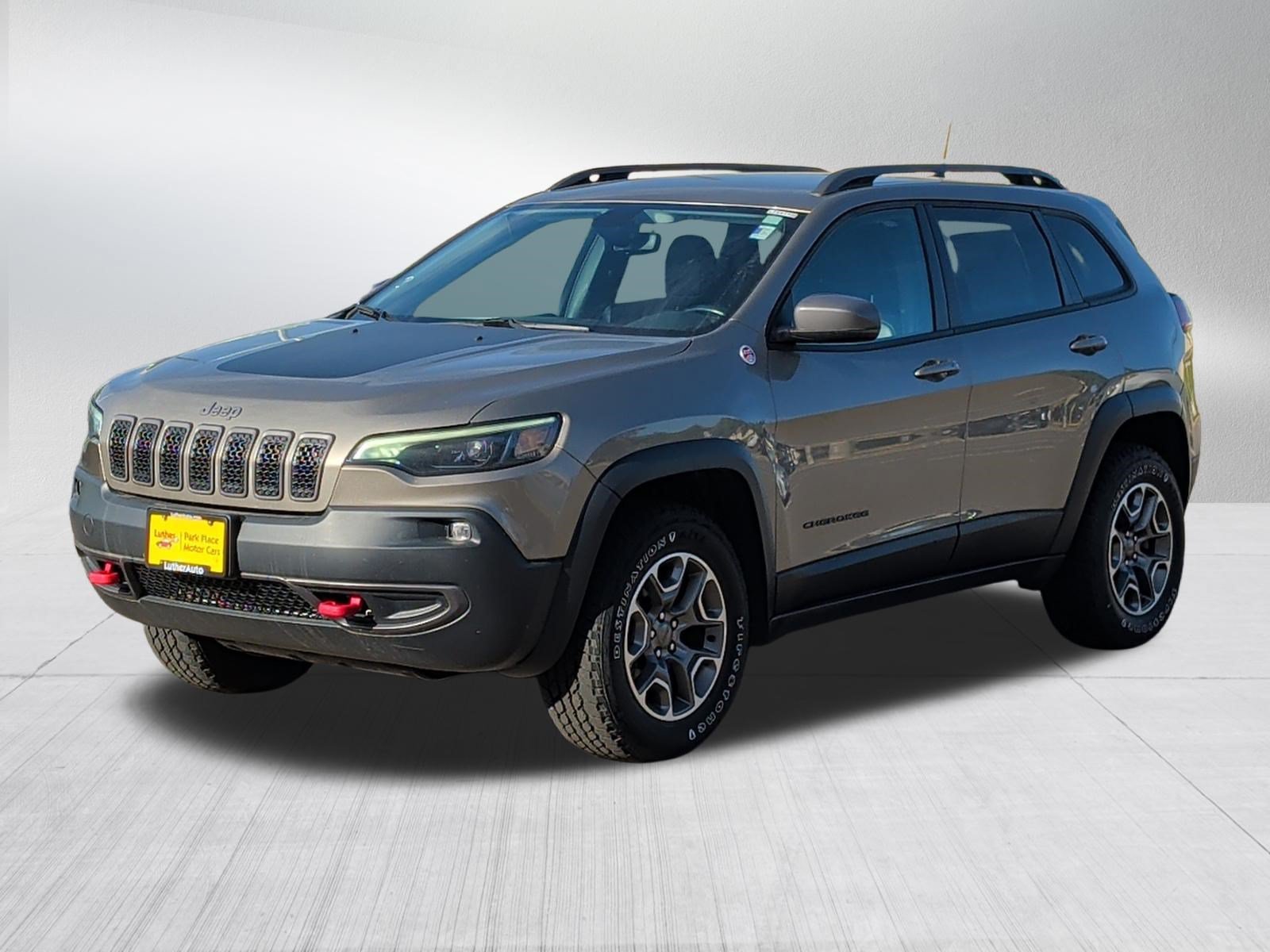 Used 2020 Jeep Cherokee Trailhawk w/ Cold Weather Group AWD/4WD image 3