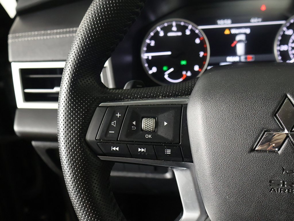 Used 2024 Mitsubishi Outlander SE image 38