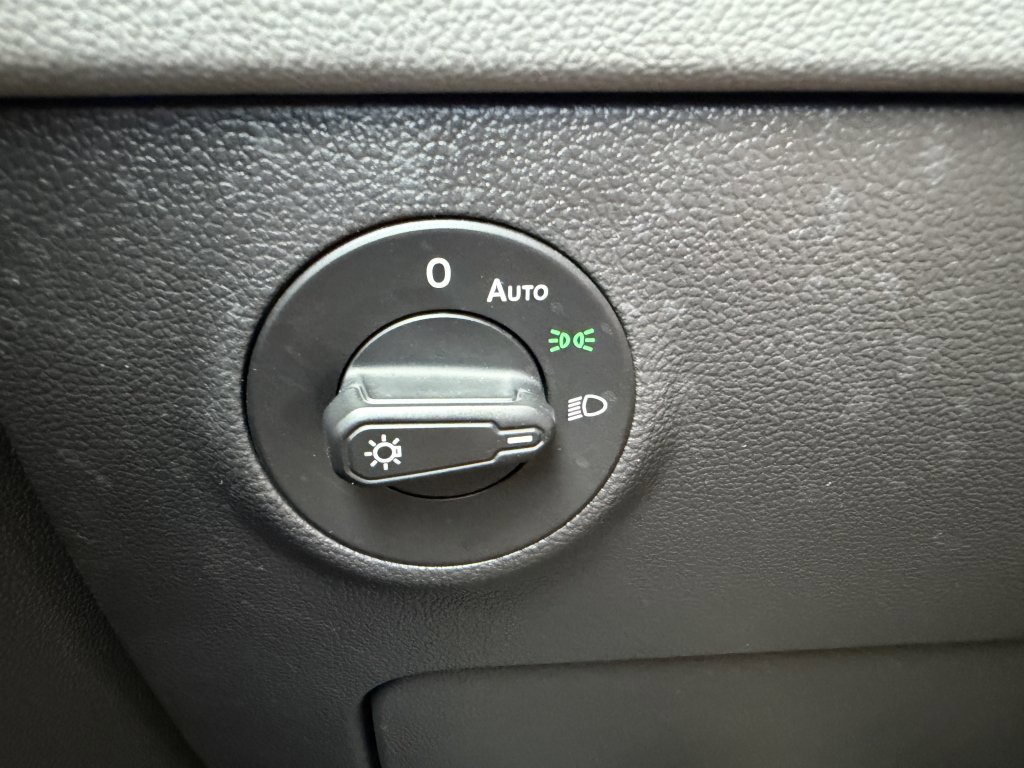 Used 2022 Volkswagen Taos SE w/ Panoramic Sunroof Package image 27