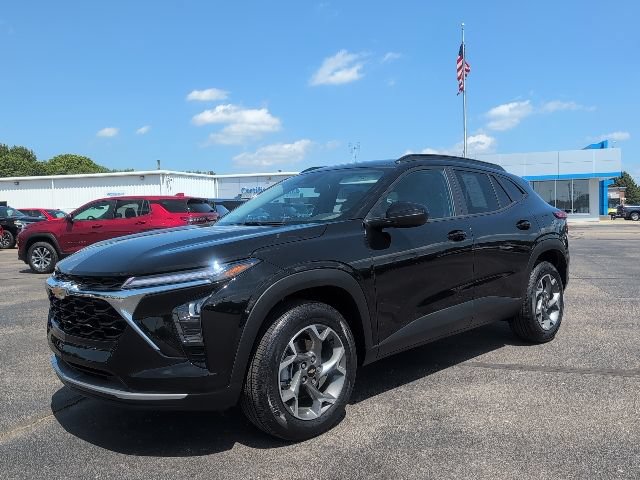Used 2026 Chevrolet Trax LT w/ Driver Confidence Package FWD image 2