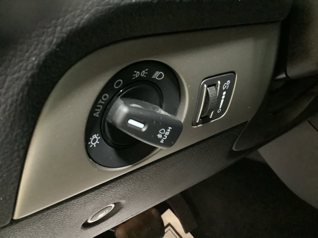 Used 2020 Dodge Durango SXT image 22