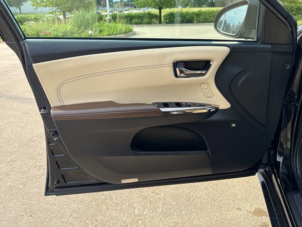 Used 2018 Toyota Avalon Limited FWD image 18