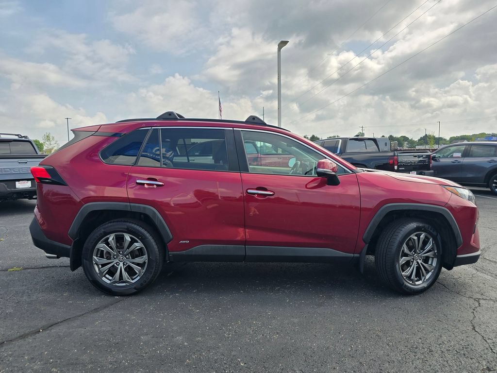 Used 2022 Toyota RAV4 Limited AWD/4WD image 9