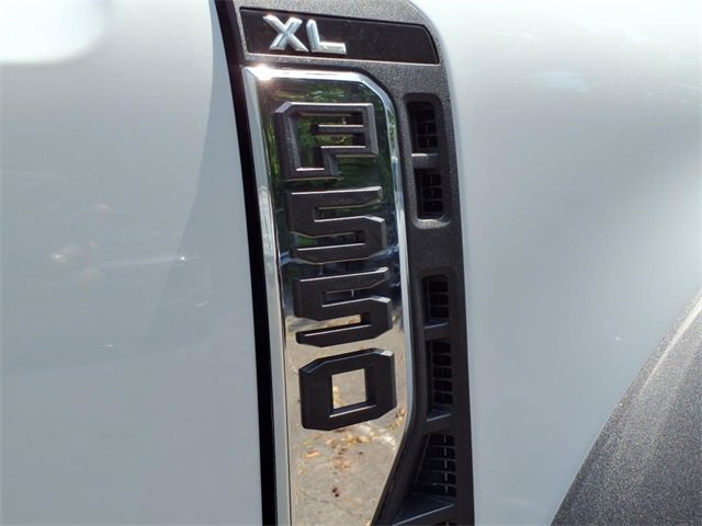 New 2025 Ford F550 4x4 Crew Cab Super Duty image 7