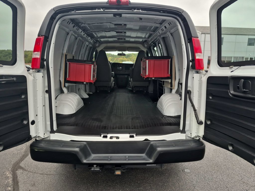 Used 2025 Chevrolet Express 2500 RWD image 25