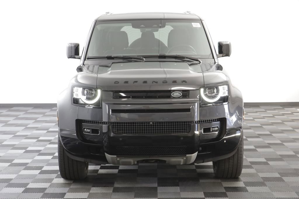 Used 2024 Land Rover Defender 130 X-Dynamic SE image 24