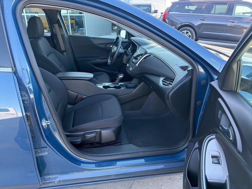 Used 2024 Chevrolet Malibu LT image 25