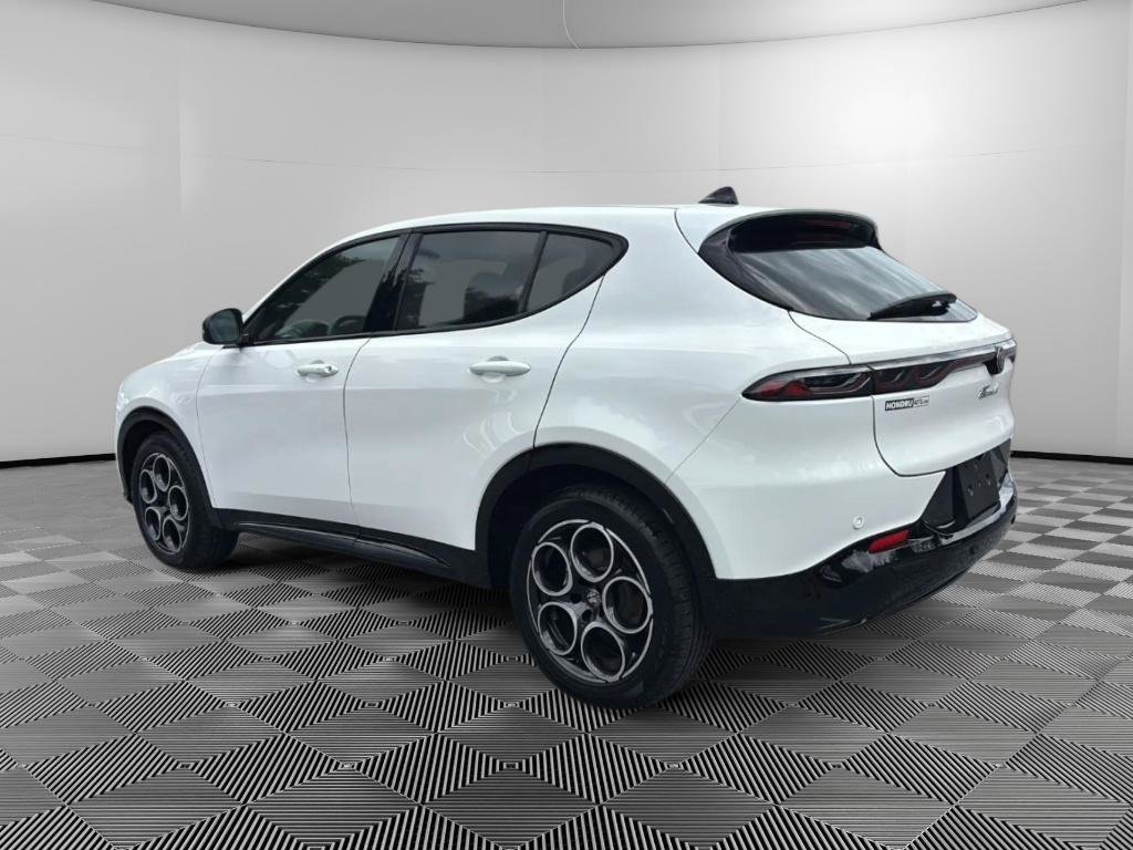 Used 2025 Alfa Romeo Tonale w/ Premium Package AWD/4WD image 3