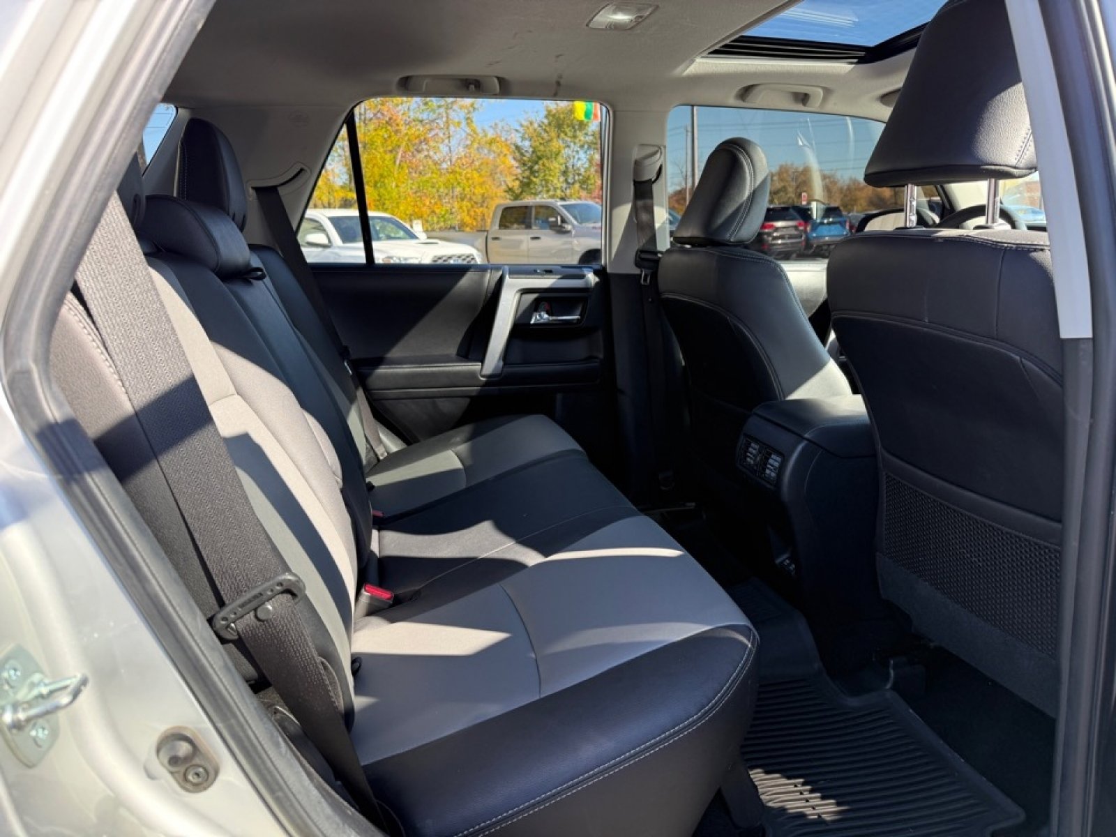 Used 2022 Toyota 4Runner SR5 Premium image 15