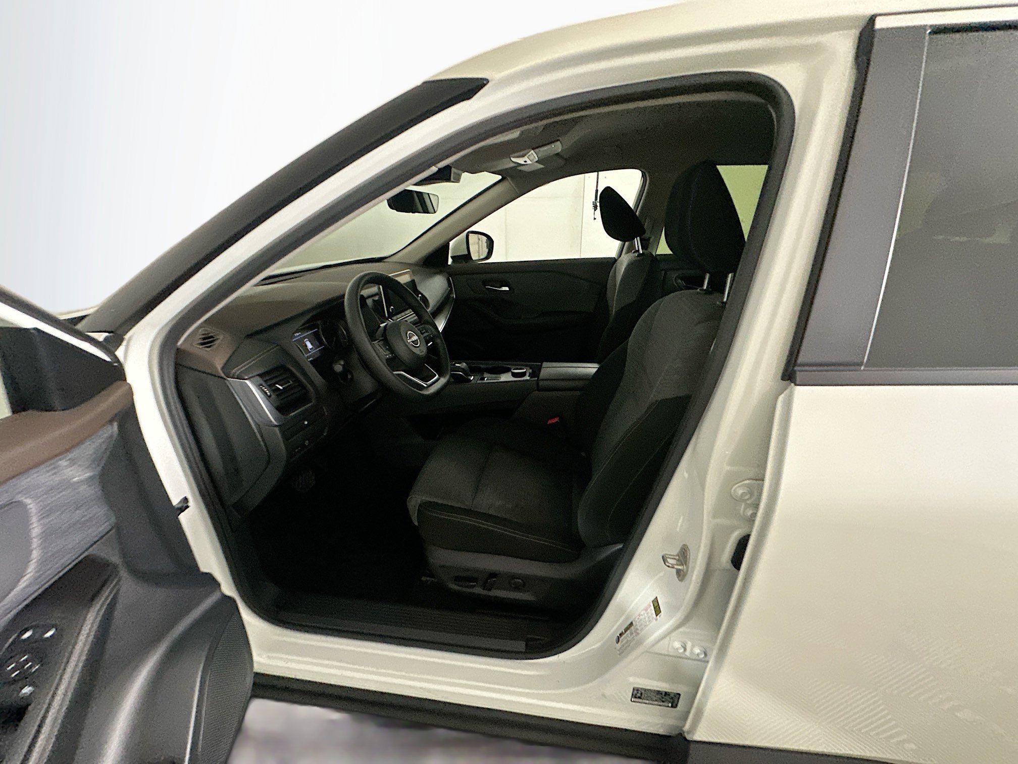 Used 2023 Nissan Rogue SV image 13