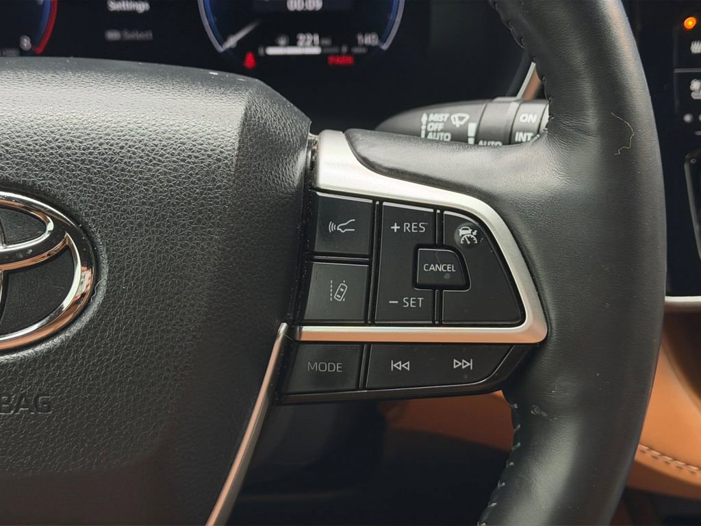 Used 2024 Toyota Highlander Platinum image 21