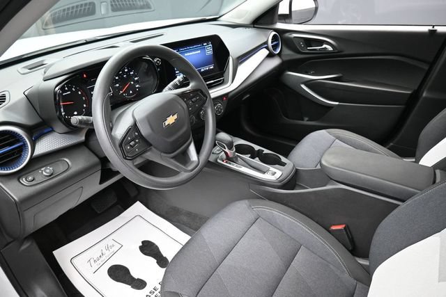 Used 2024 Chevrolet Trax LS w/ LS Convenience Package FWD image 19