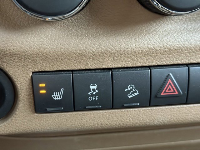 Used 2018 Jeep Wrangler Unlimited Rubicon w/ Connectivity Group image 32