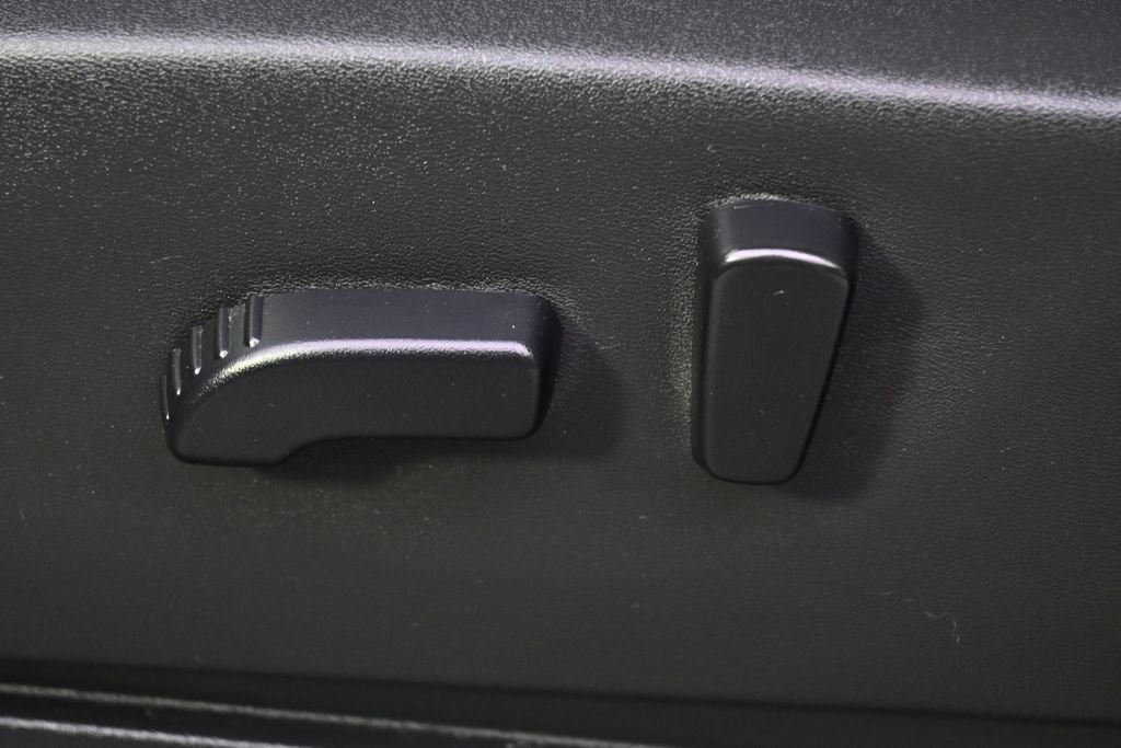 Used 2022 Nissan Frontier SV image 14