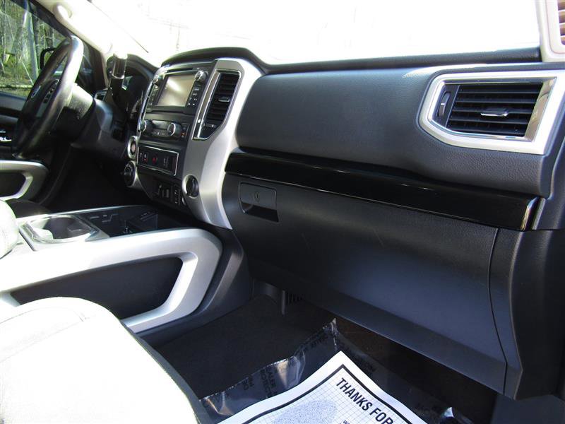Used 2017 Nissan Titan SV image 32
